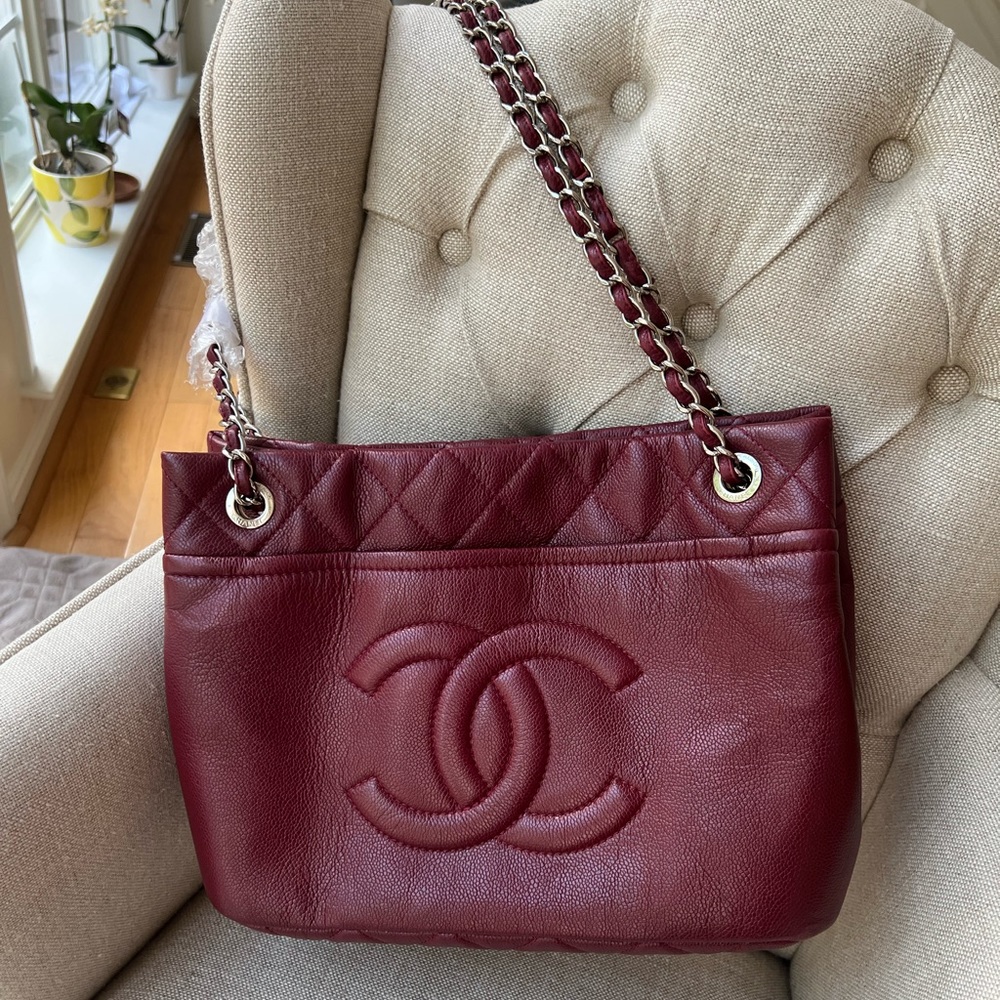 Authentic Vintage Timeless Large quilted timeless CC soft tote - Picture 1 of 17
